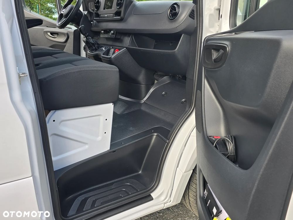 Mercedes-Benz Sprinter - 26