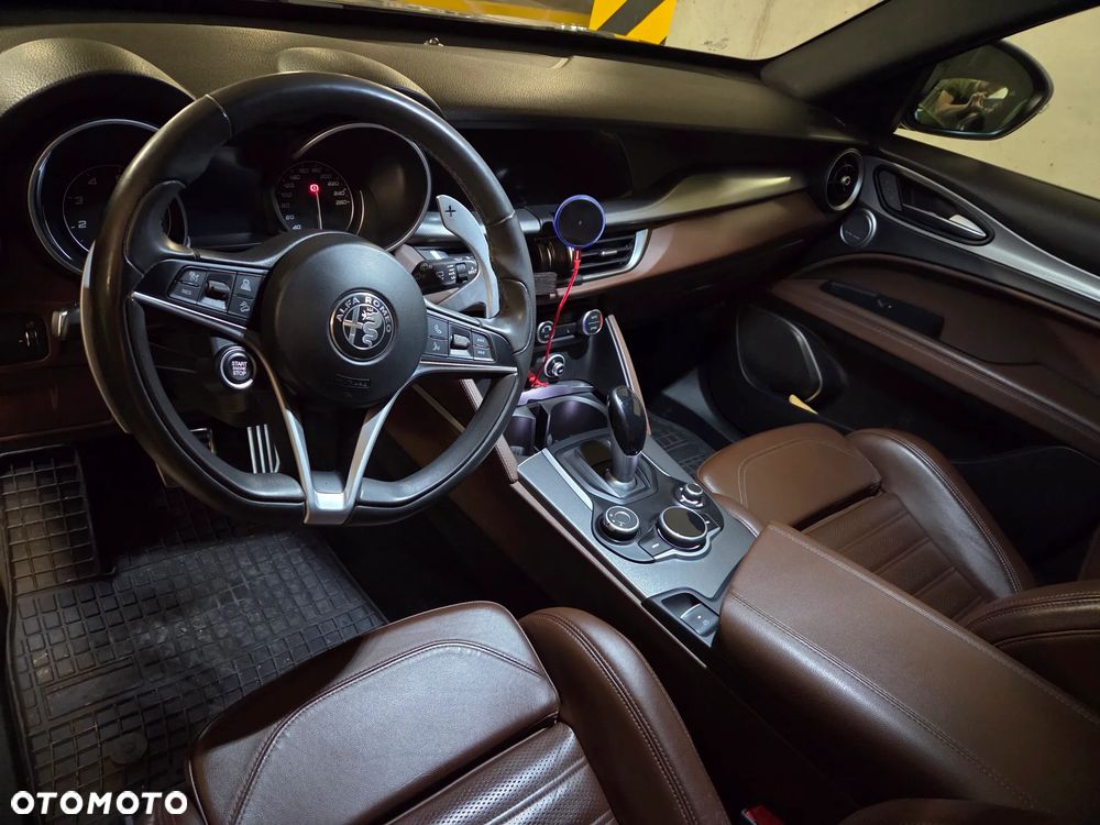 Alfa Romeo Stelvio - 13