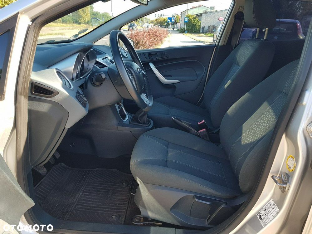 Ford Fiesta - 9