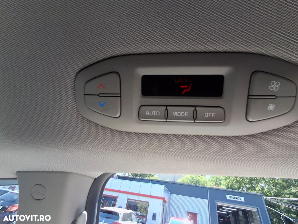 Kia Carnival - 15