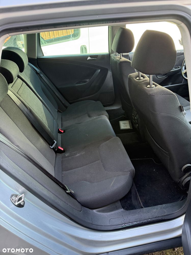 Volkswagen Passat 2.0 TDI DPF BlueMotion Technology Trendline - 5
