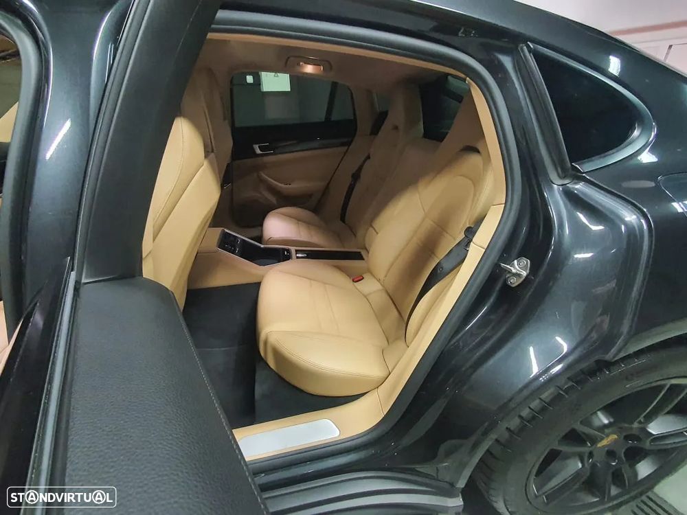 Porsche Panamera 4 E-Hybrid - 34