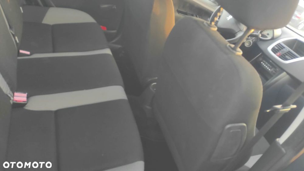 Peugeot 207 - 12