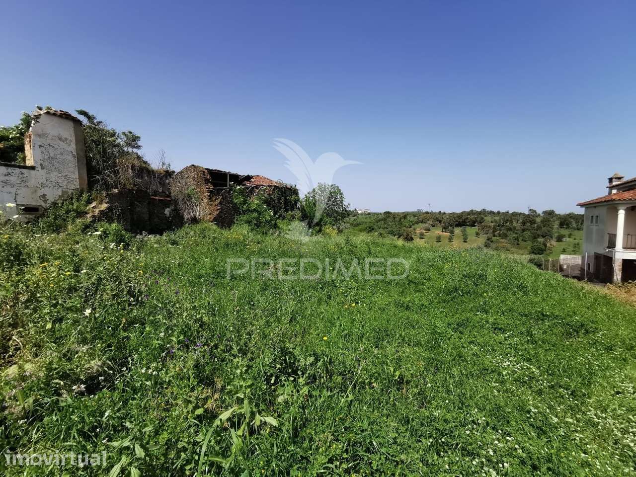 Terreno rustico e urbano com ruina para reconstrução - Grande imagem: 4/13