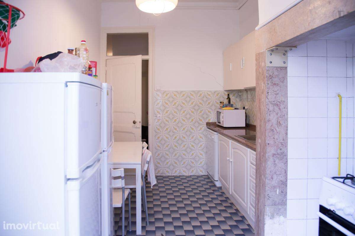 Quarto - localizado em São Sebastião Lisbon - Grande imagem: 5/14