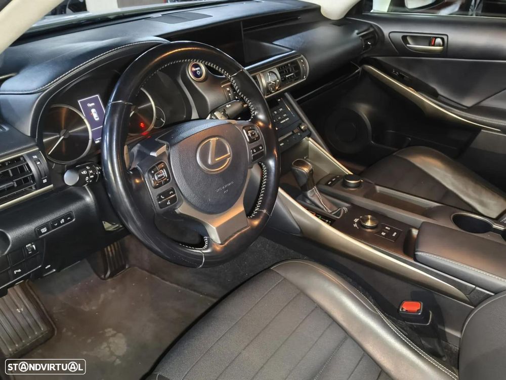 Lexus IS 300H Executive - 22