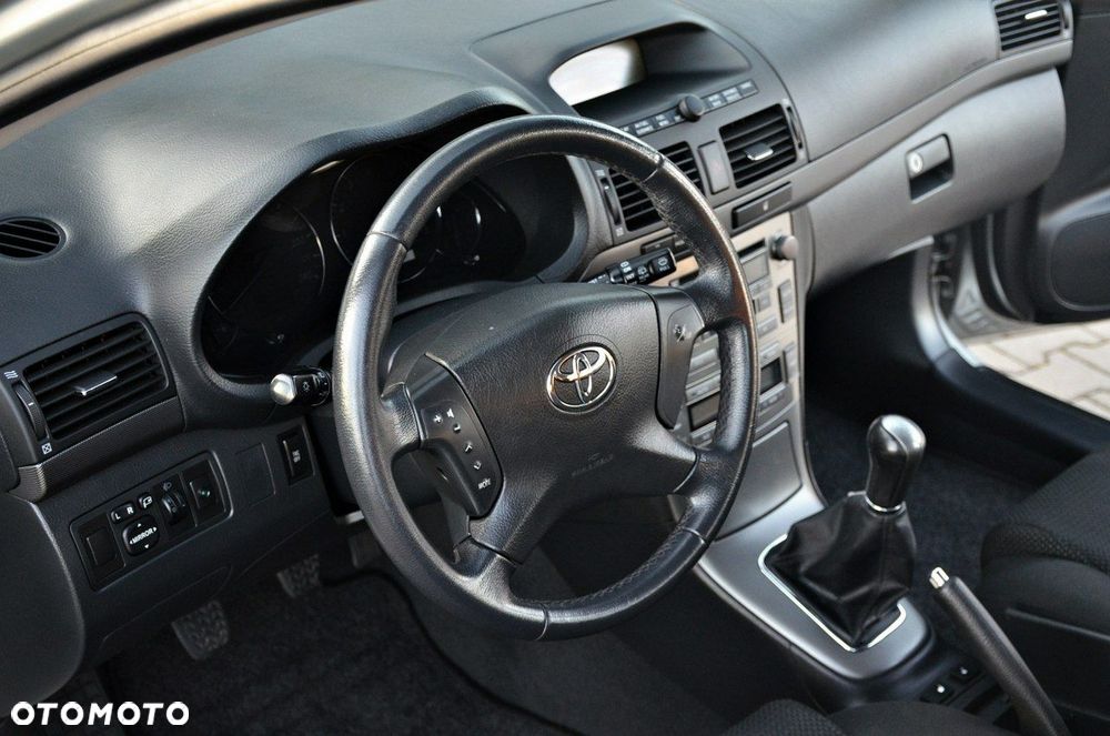 Toyota Avensis - 18