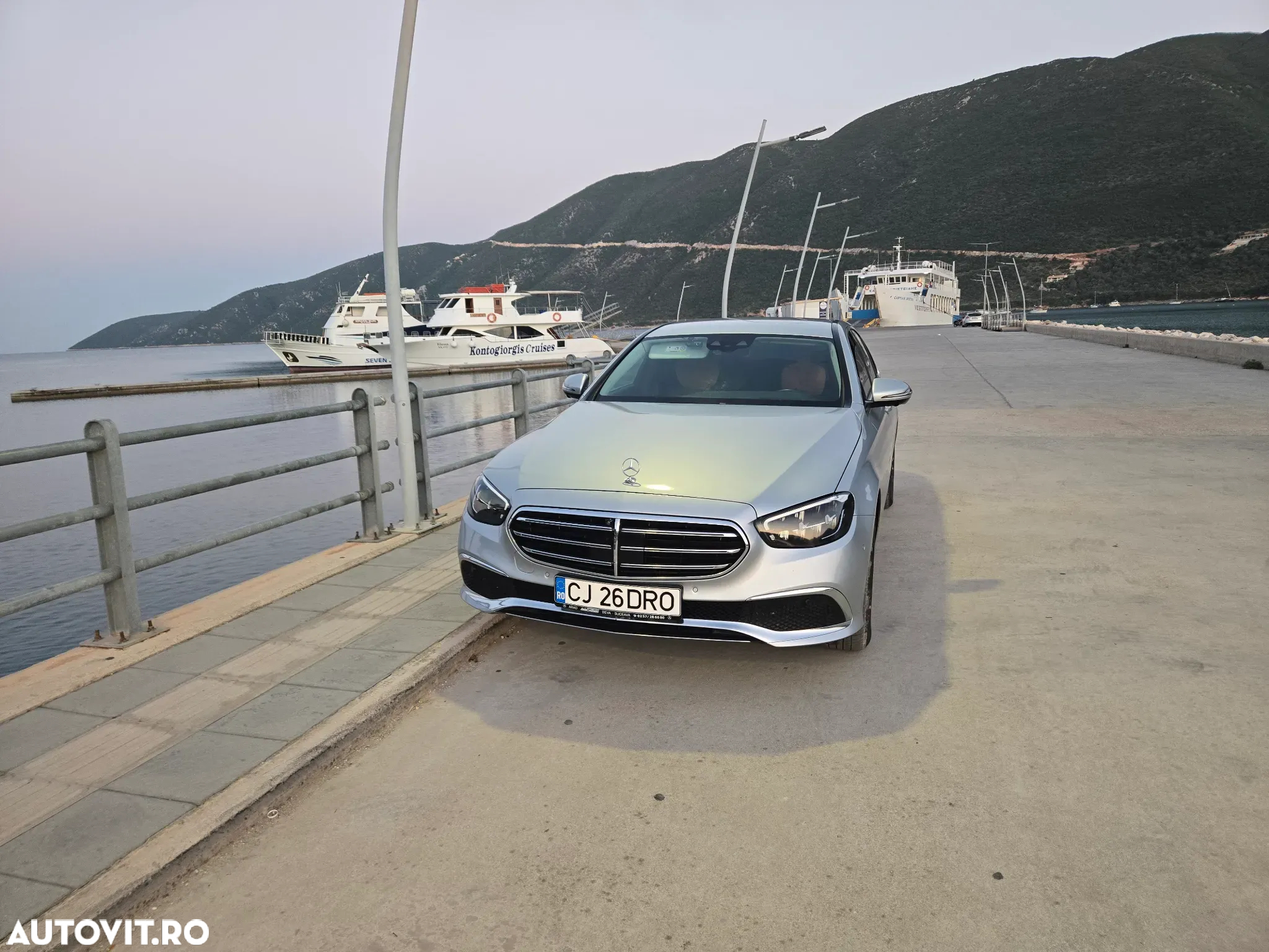 Mercedes-Benz E 220 d 4Matic T 9G-TRONIC - 27