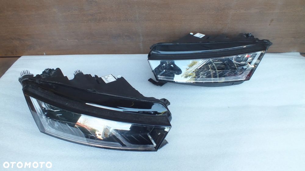 Lampa przednia lewa Skoda Octavia IV 5E494101 - 1
