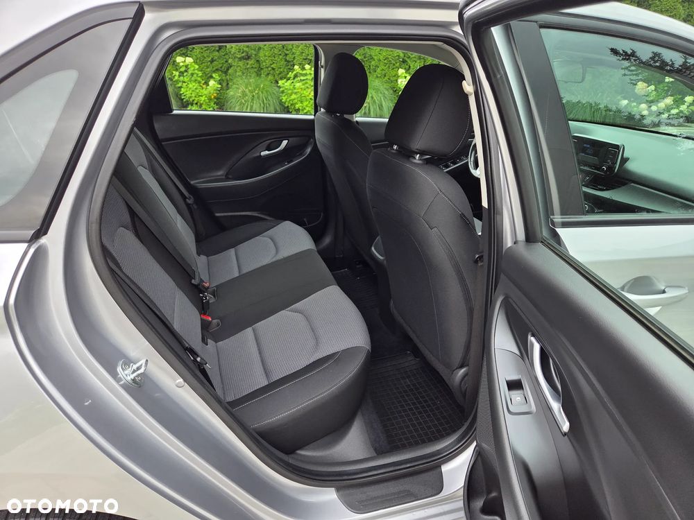 Hyundai i30 1.5 DPI Classic + - 6
