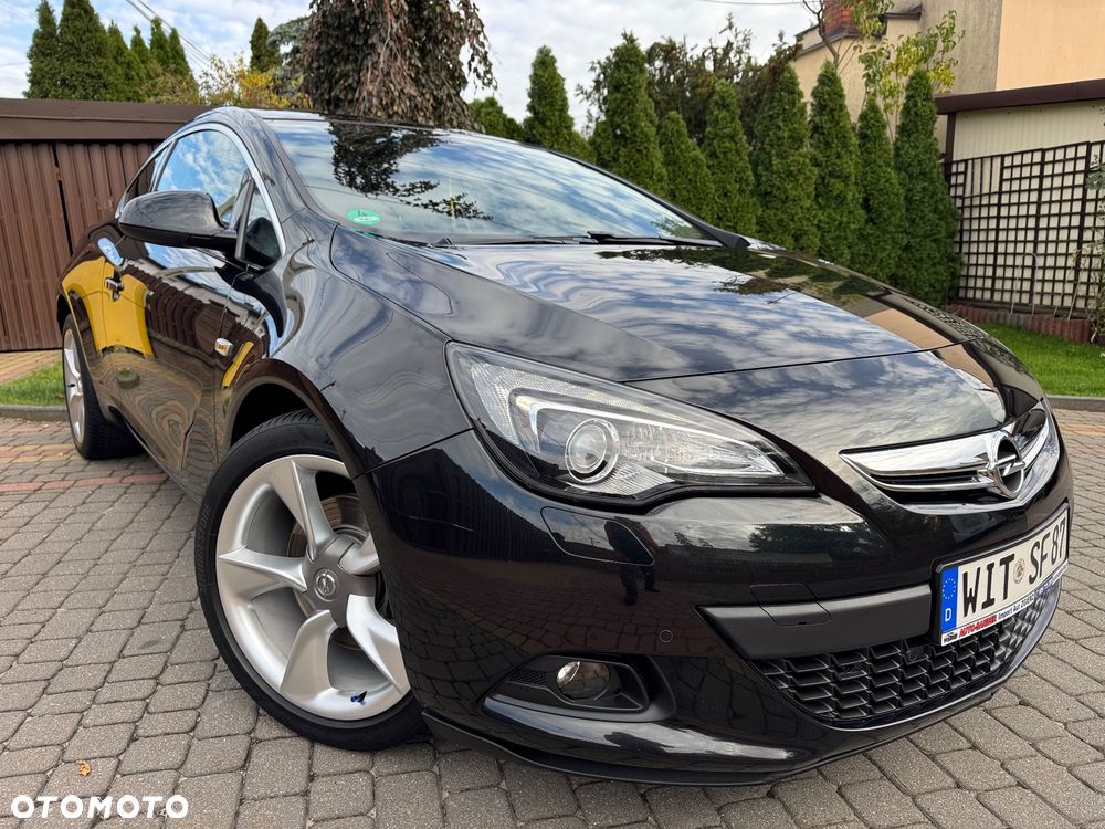 Opel Astra 2012 photo 2