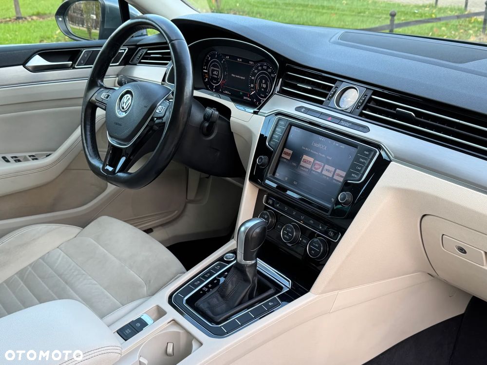 Volkswagen Passat - 25