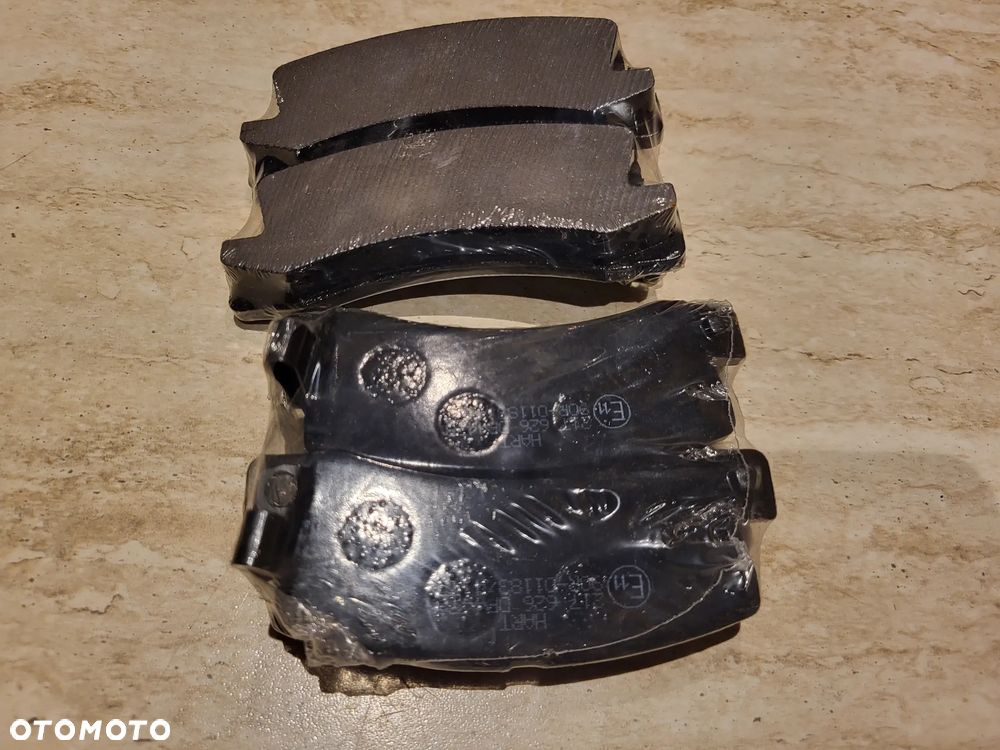 Klocki ham tył GEO STORM; LEXUS ES; TOYOTA AVENSIS, CAMRY, CARINA E VI, CARINA V, CELICA, COROLLA, COROLLA/KOMBI 1.3-3.0 10.82- - 2