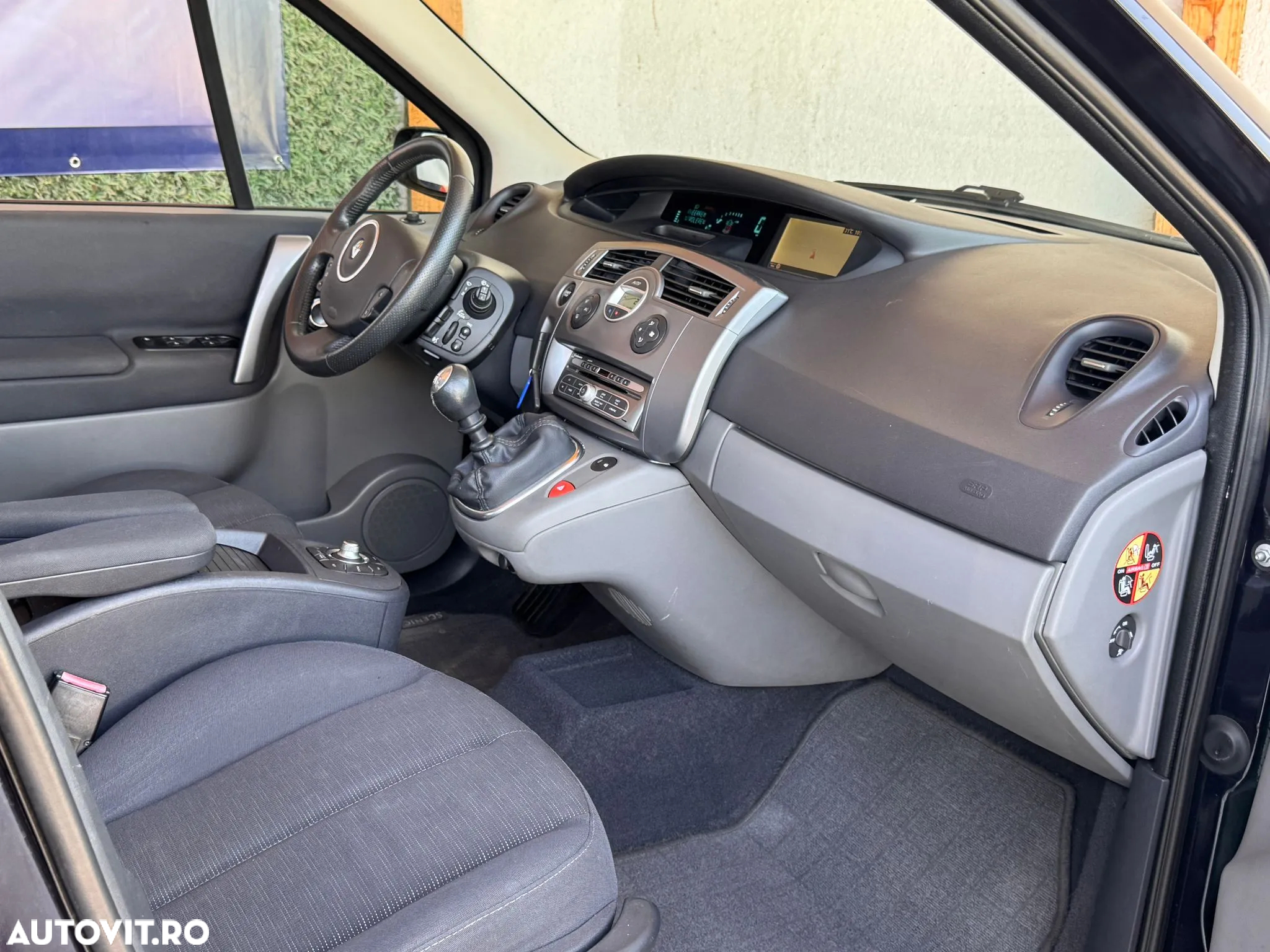 Renault Grand Scenic - 16
