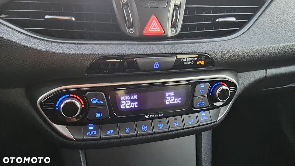 Hyundai i30 1.4 T-GDI Premiere Luxury DCT - 16