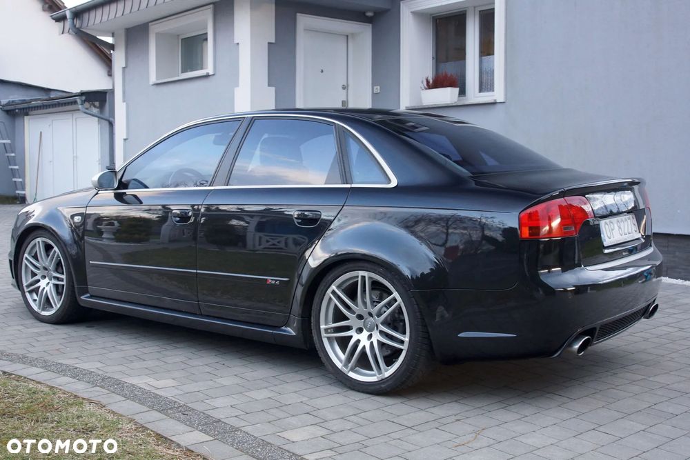 Audi RS4 Limousine - 7
