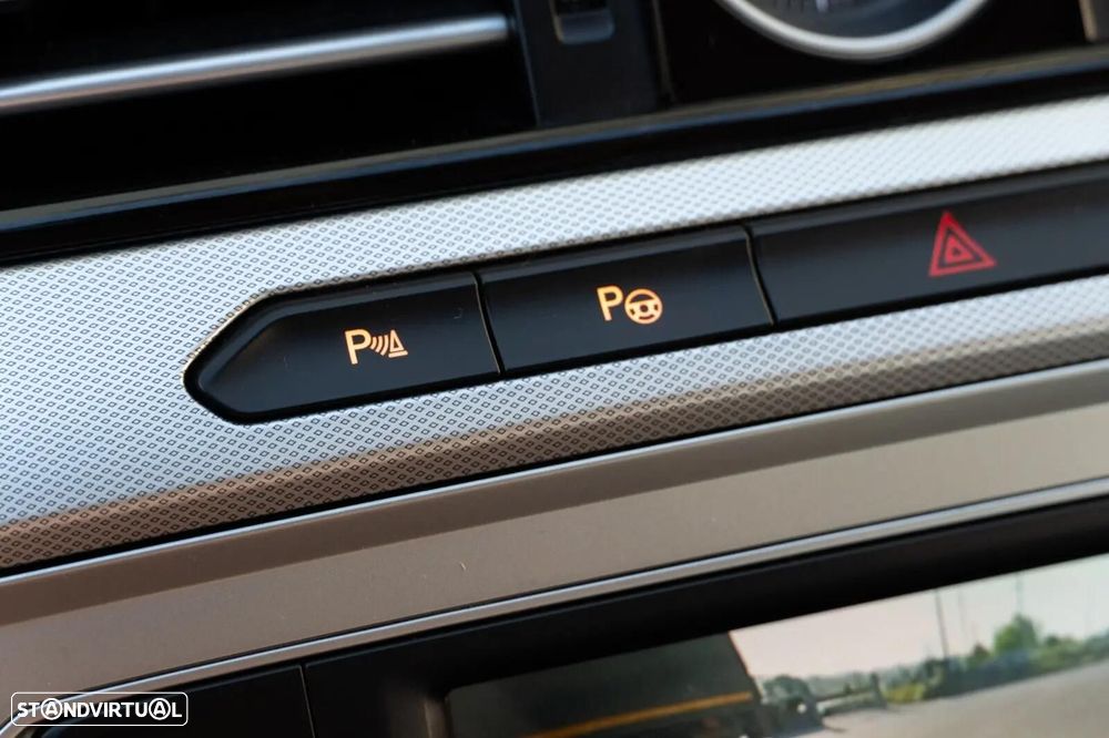 VW Passat Variant 1.6 TDI Confortline DSG - 23