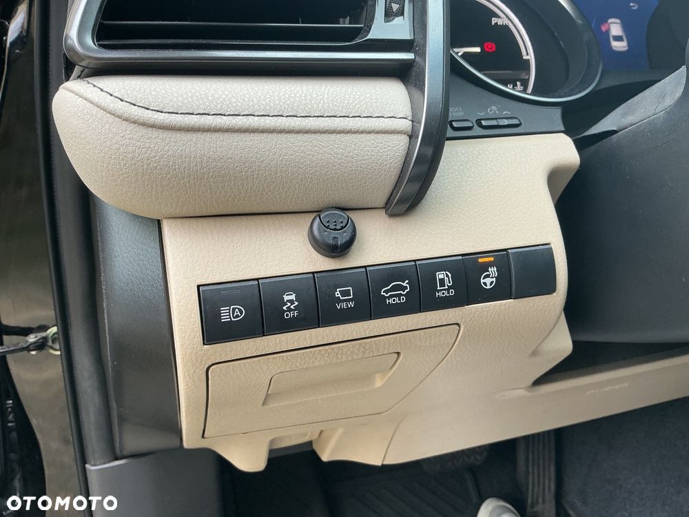 Toyota Camry 2.5 Hybrid Executive CVT - 11