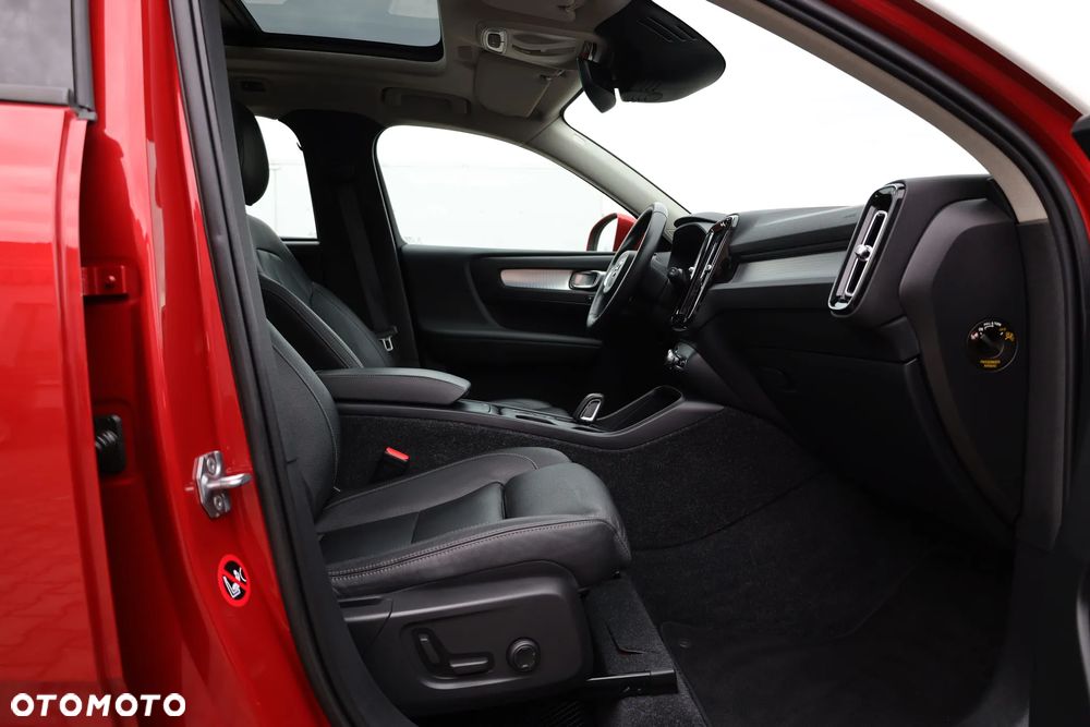 Volvo XC 40 D4 AWD Geartronic R-Design - 24