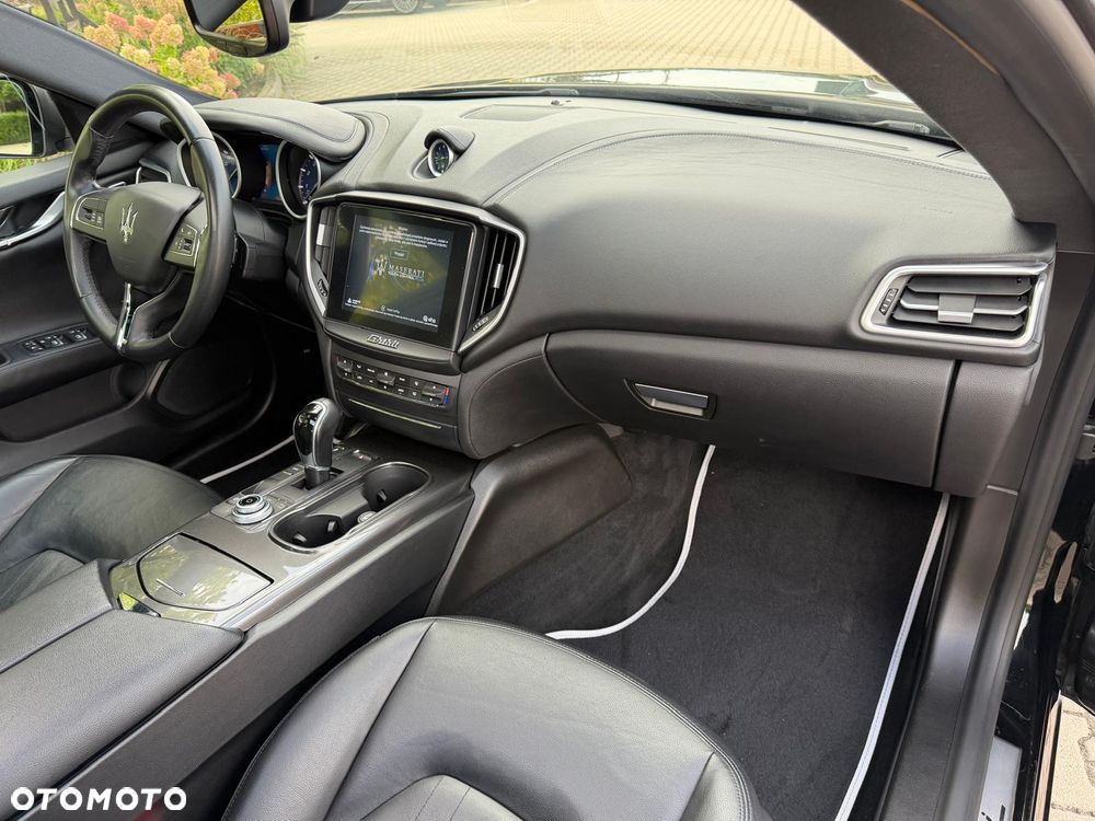 Maserati Ghibli GranSport - 16
