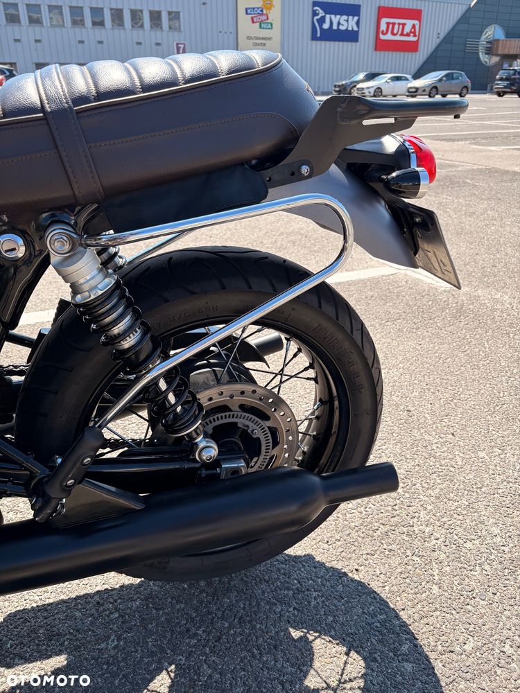 Triumph Bonneville - 6