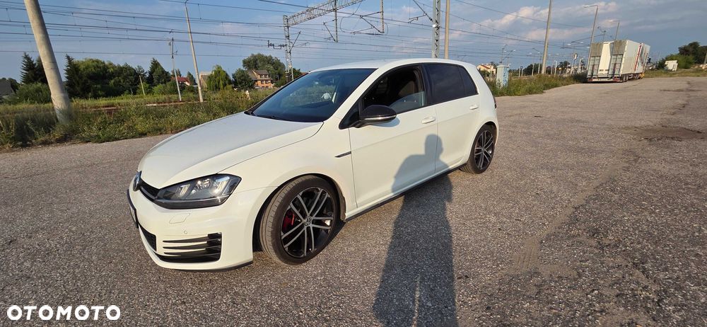 Volkswagen Golf - 2