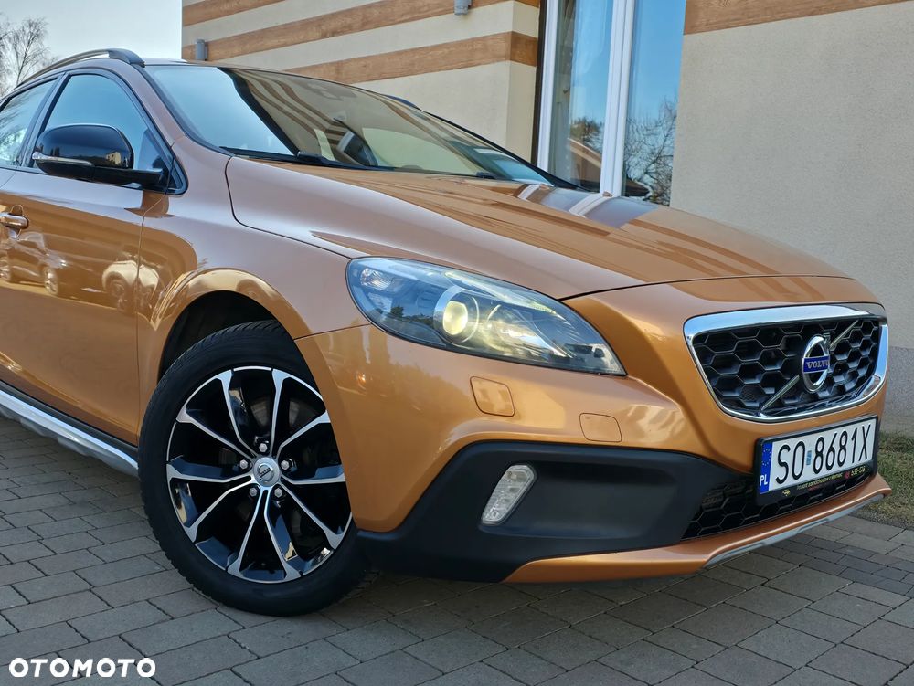 Volvo V40 Cross Country D3 Momentum - 1