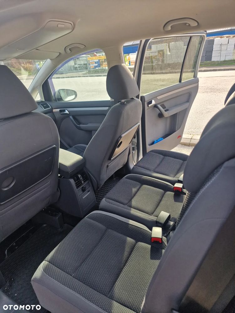 Volkswagen Touran - 9