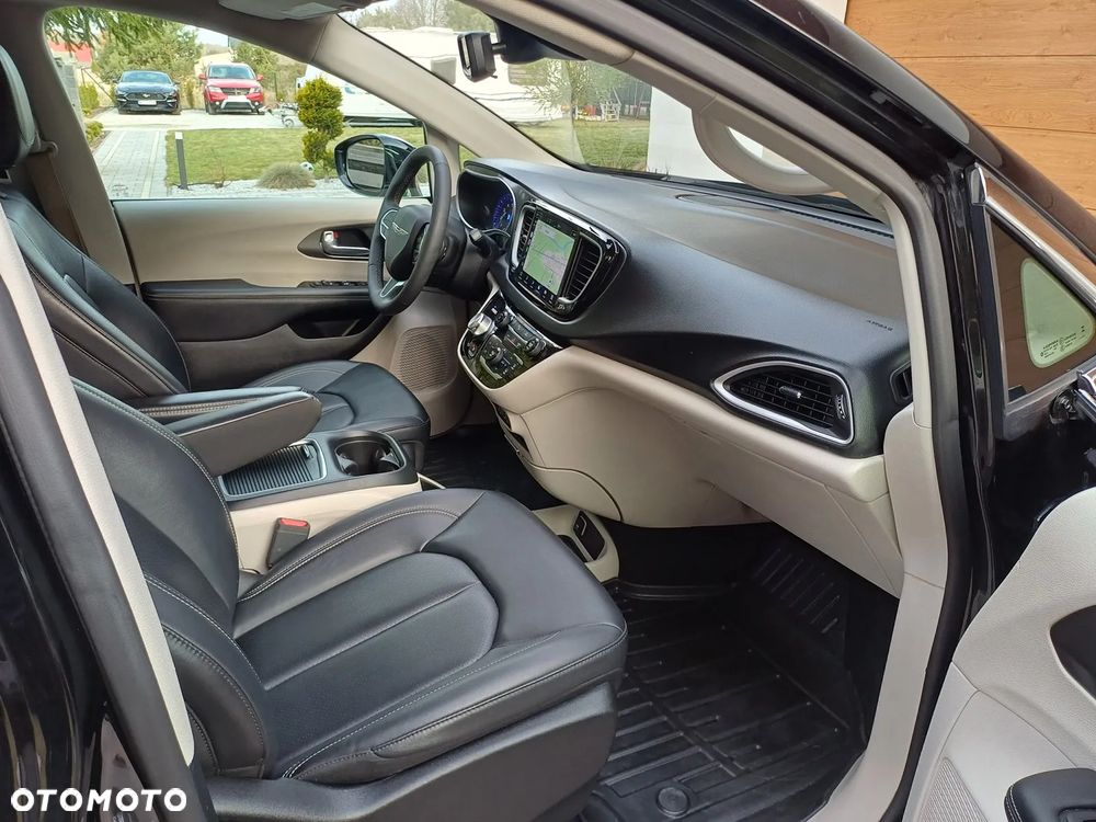 Chrysler Pacifica - 15