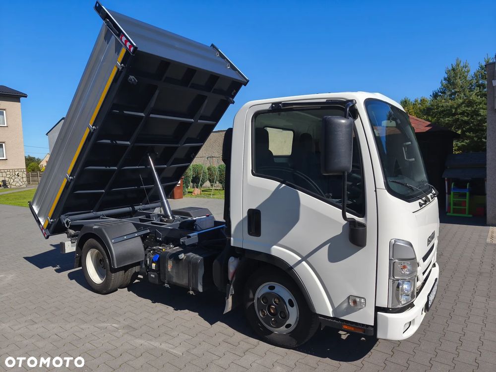 Isuzu M21 - M27 - 13