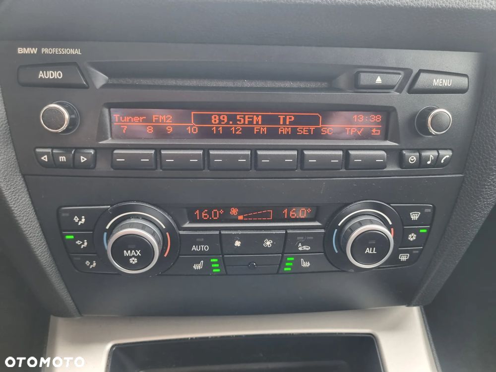 BMW Seria 3 318d DPF Edition Sport - 23