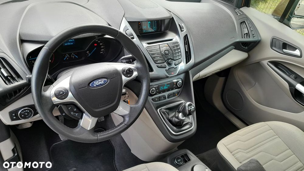 Ford Tourneo Connect Grand - 24