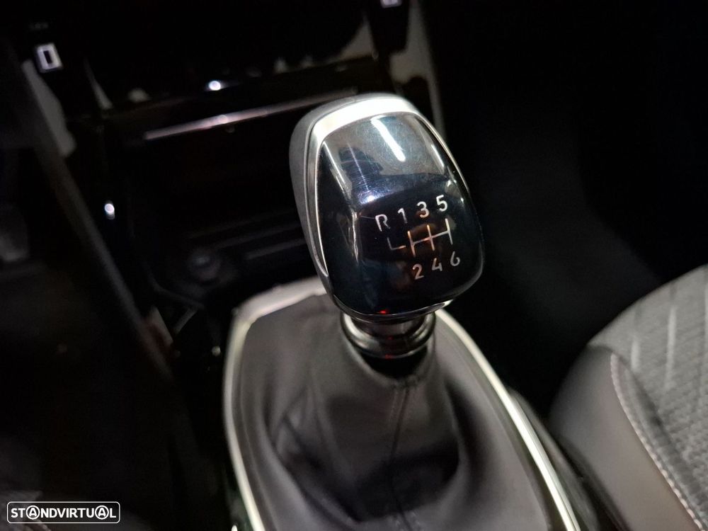 Peugeot 2008 1.2 PureTech Allure - 18