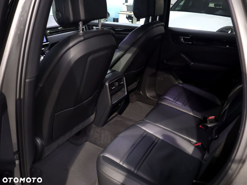 Porsche Cayenne - 34