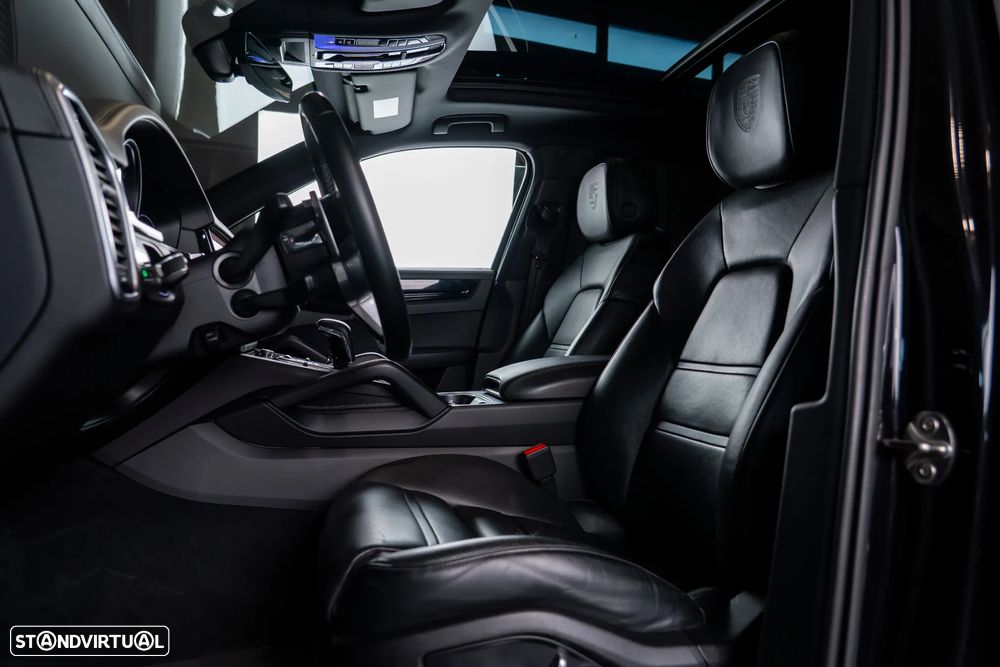 Porsche Cayenne - 32