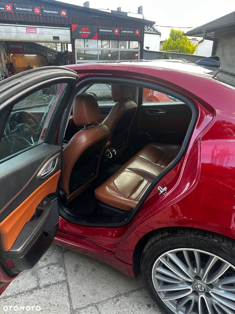 Alfa Romeo Giulia 2.0 Turbo 16V AT8-Q4 Veloce Ti - 4