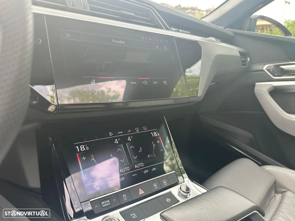 Audi e-tron 55 quattro S line - 36