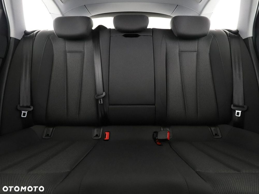 Audi A4 Avant 35 TDI S tronic - 19