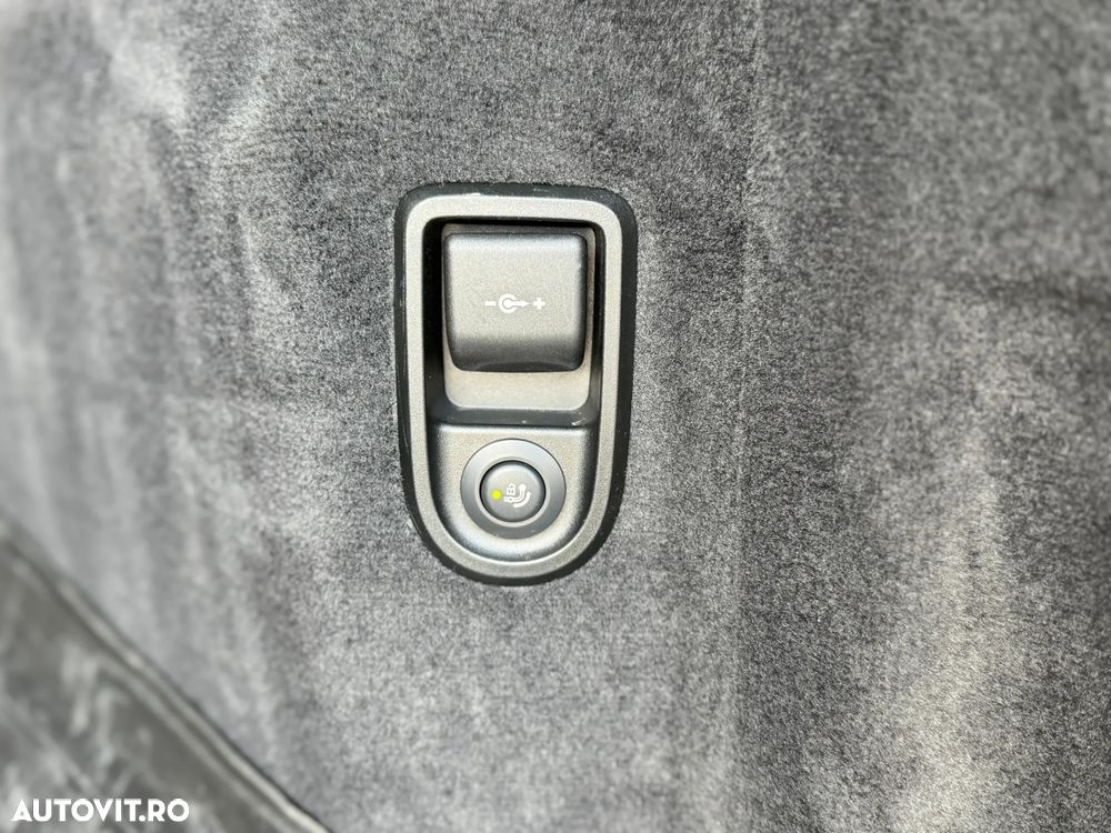 BMW Seria 5 530e xDrive Touring Aut. - 22