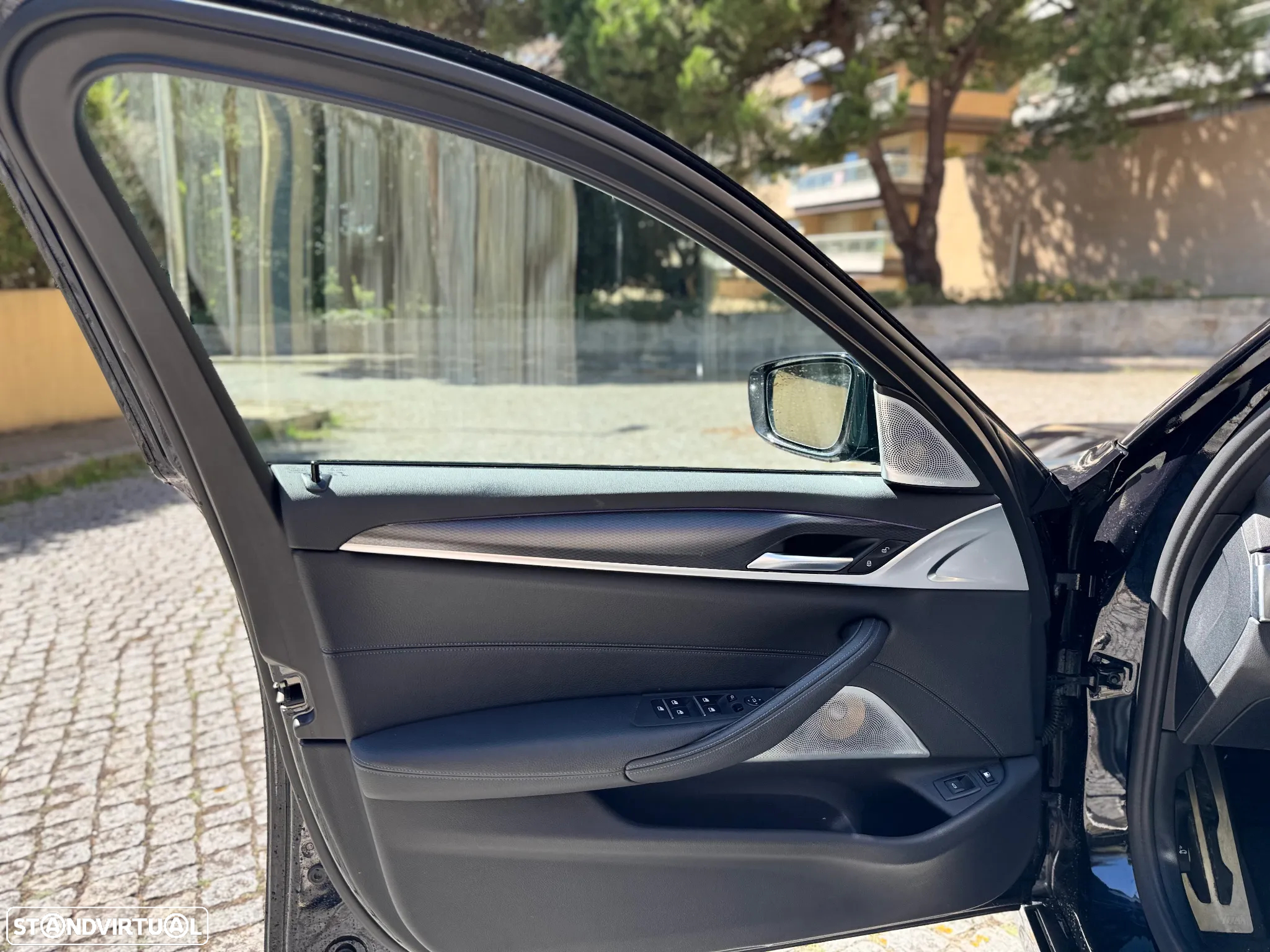 BMW 530 e Pack Desportivo M - 8