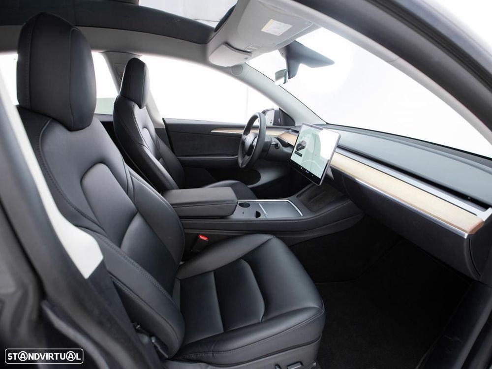 Tesla Model Y Long Range Dual Motor AWD - 11
