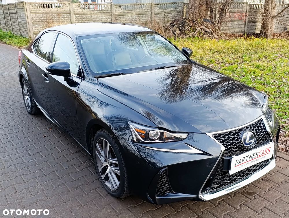 Lexus IS 300h Business Edition - 1