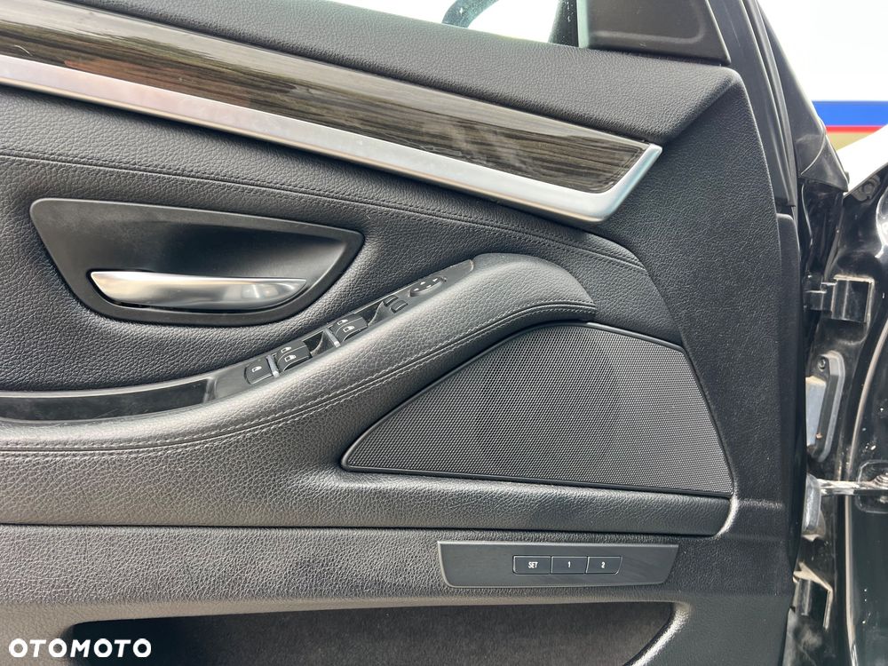 BMW Seria 5 525d Sport-Aut Luxury Line - 12