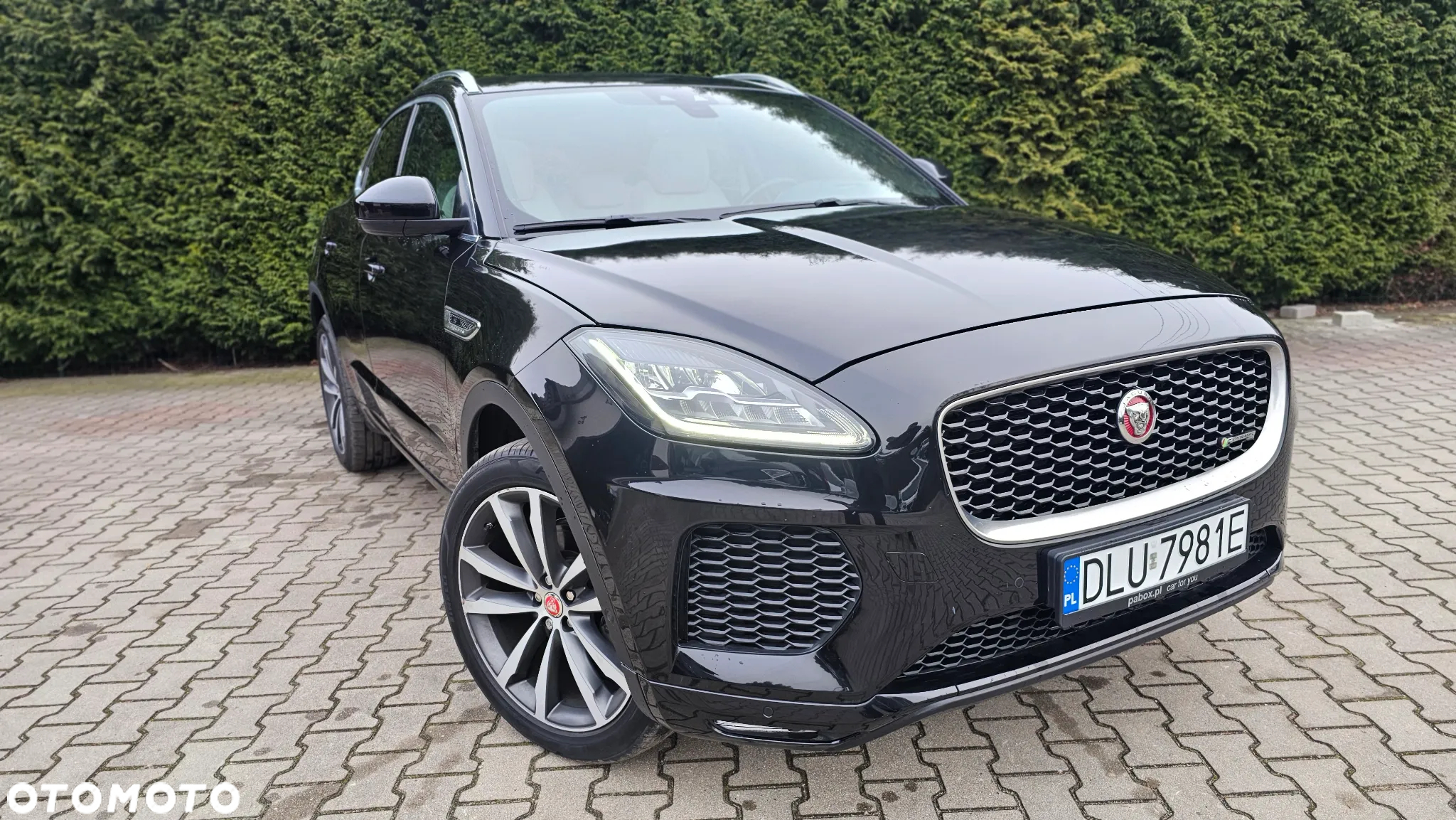 Jaguar E-Pace 2.0 i4D AWD R-Dynamic S - 2
