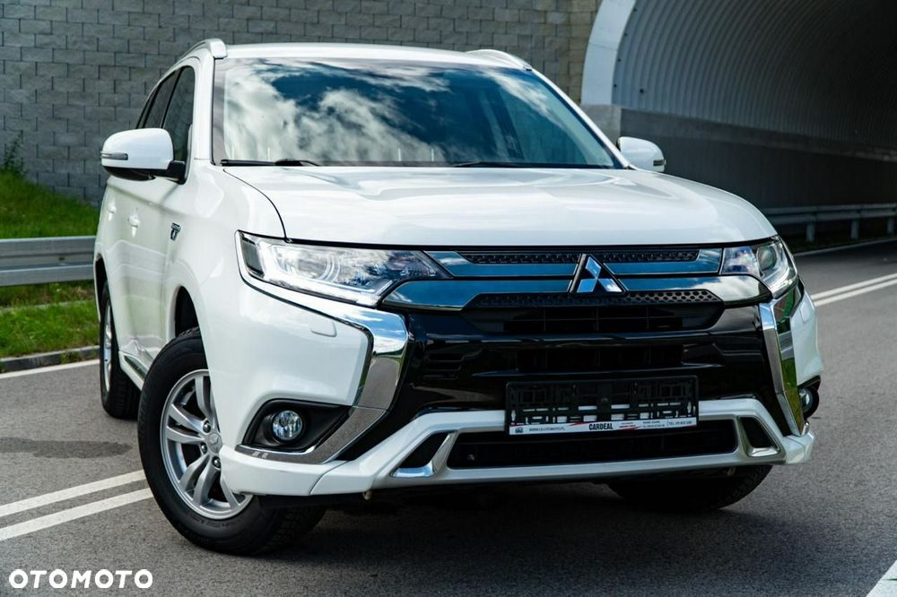 Mitsubishi Outlander 2.4 4WD Plus - 7
