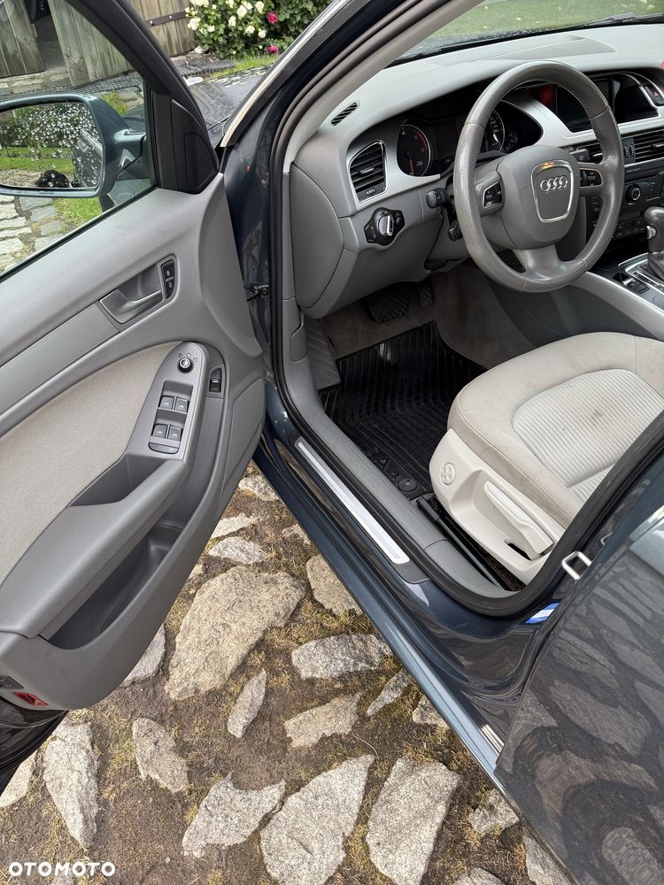 Audi A4 Limousine - 4