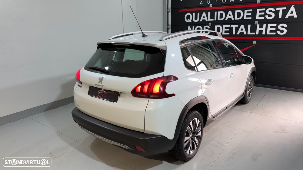 Peugeot 2008 1.2 PureTech Allure - 11