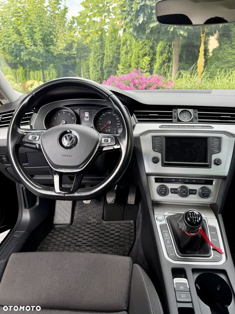 Volkswagen Passat - 10