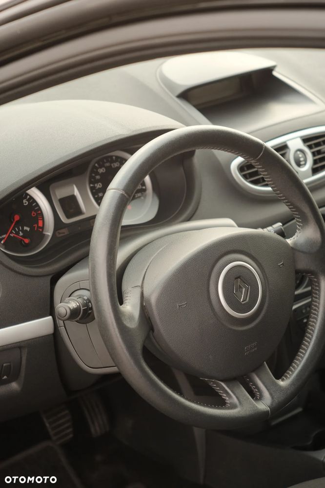 Renault Clio 1.2 16V Expression - 19