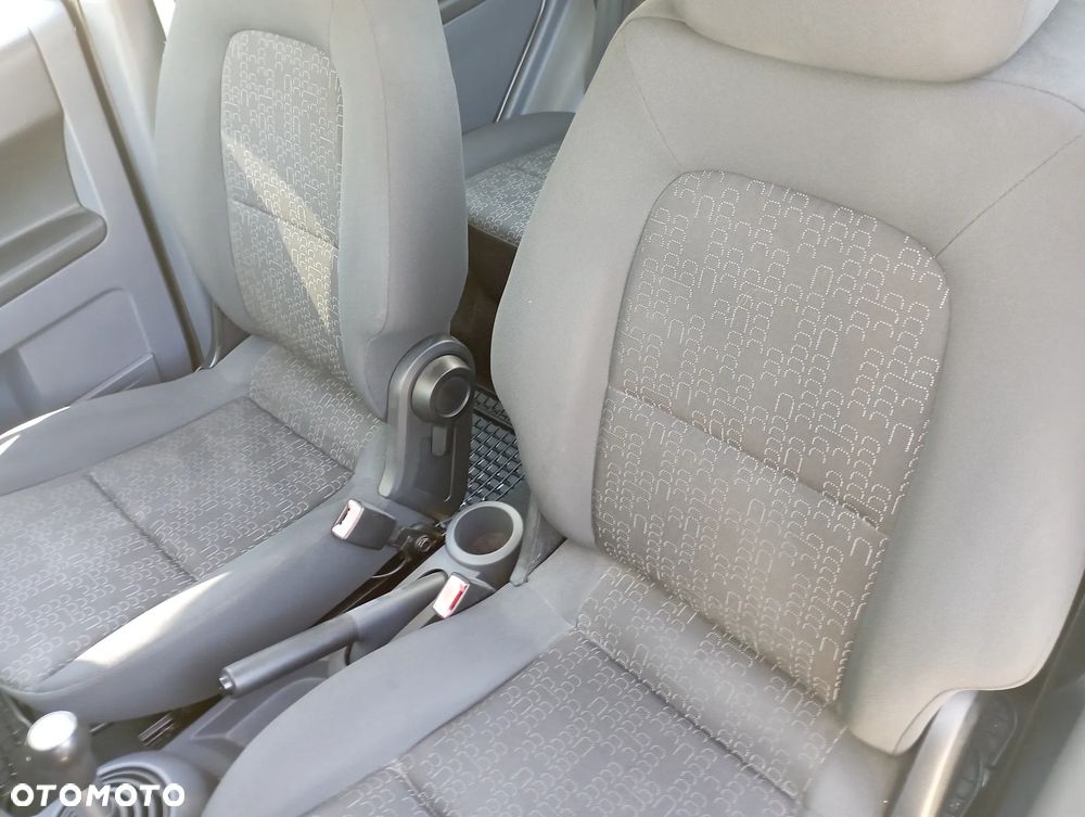 Mitsubishi Colt - 4